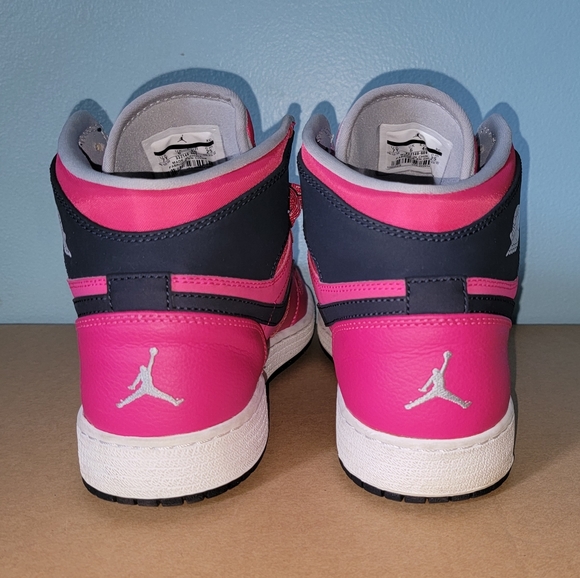 Nike Jordan 1 Retro High GG Vivid Pink 7Y - Picture 8 of 10